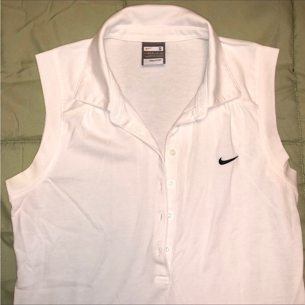 Nike women’s sleeveless collar golf shirt size S